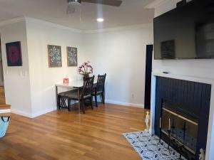 Central LA GATED Community 4 beds home