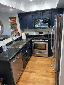 Central LA GATED Community 4 beds home