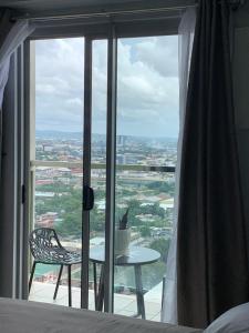 Neat and Cozy Minimalist Studio