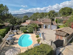 Maisons de vacances Gite LES PINS climatise piscine chauffee jardin : photos des chambres