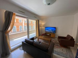 Le Grand Palais de la Méditerranée Beach Access Apartments - Top Choice In Nice