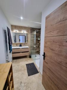 Maisons de vacances Maison 2 chambres avec exterieur et jacuzzi : photos des chambres