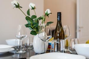 Urban Oasis 1 bedroom Apartment 500mbs