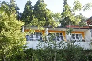 Iris Farmhouse - Li-chuang