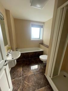 Fabulous and Sunny 2 bed Apartment, in City Centre