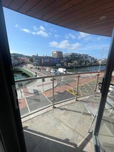 Fabulous and Sunny 2 bed Apartment, in City Centre
