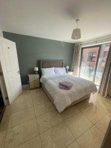 Fabulous and Sunny 2 bed Apartment, in City Centre