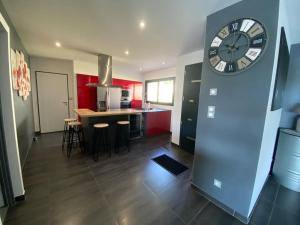 Villas Magnifique villa avec piscine, Jacuzzi et Baignoire Balneo : photos des chambres