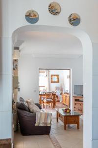 Utopia, 4 bedroom villa for families with heated pool close to old town