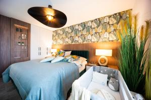 DH Family and Whirlpool Premium Apartment 3kk, 2x SmartTV-NETFLIX, Big Terrace and Free Parking