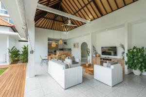 Modern 3 Bedrooms Villa Beach Walking Distance