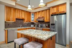 Modern Condo - Jacuzzi Tub SM #201 - Tamarack