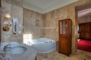 Hotels Domaine de Monrecour - Hotel & Restaurant - Proche de Sarlat : photos des chambres
