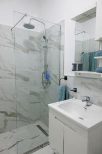 SAB 1 Cozy Modern Apartment Fier