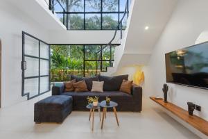 Bohemian 3BR Design Villa in center of Canggu
