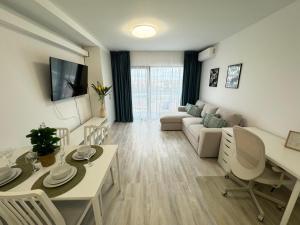 Luxury Avanera Towers Apartments 1-2 Bdm with Parking Option