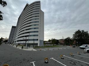 Luxury Avanera Towers Apartments Parking included