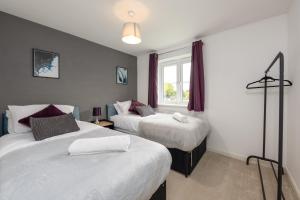 Luxury 4 Bedroom House-Sleeps 7-Parking-Nr Hospital-Ideal for Work Crews