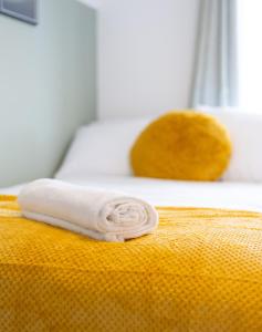 Stylish 4 Bedroom House-Sleeps 7-Parking-Nr Hospital-Ideal for Work Crews