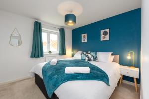 Stylish 4 Bedroom House-Sleeps 7-Parking-Nr Hospital-Perfect for Work Crews