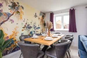 Luxury 4 Bedroom House-Sleeps 7-Parking-Nr Hospital-Ideal for Work Crews