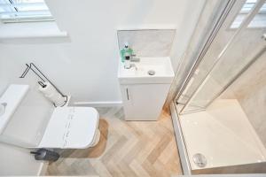 Newly Fully Renovated Large 6 bed opposite Park