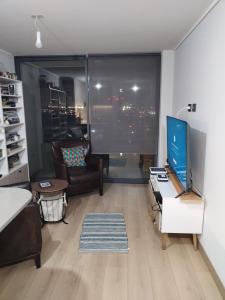 Alquilo pequeño y cómodo cuarto en agradable departamento