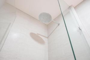 Minimalist and Comfort Studio at Gold Coast Apartment By Travelio