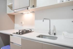 Minimalist and Comfort Studio at Gold Coast Apartment By Travelio