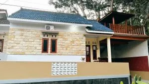 Ontoseno Villa - Manisrenggo