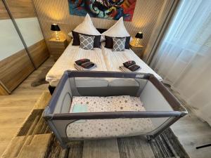 Spacious 2 Bedroom Apartment with Balcony - APOLONIA Living