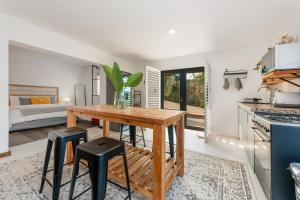 Family Friendly Downstairs Room, Close to Beach