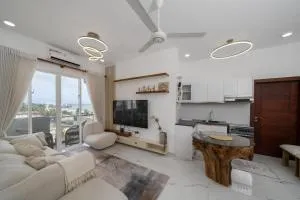 Gold Lavina - A Luxury Sea View Apartment - Watumulla