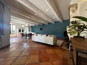 Villas Mas ancien de 310m2-sur 2000m2-piscine chauffee : photos des chambres