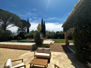 Villas Mas ancien de 310m2-sur 2000m2-piscine chauffee : photos des chambres