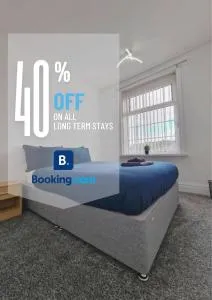 Stylish 4 Double Bedroom House in Bradford, Views of Hillside and parking - Idle