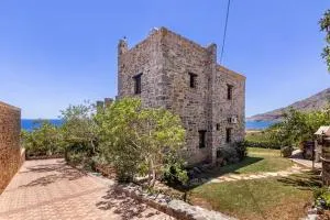 Traditional stone house by the sea... - Asímion