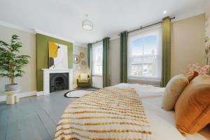 London Acton - hot tub, cinema, games & arcade