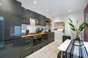 London Acton - hot tub, cinema, games & arcade