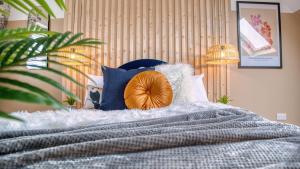 London Acton - hot tub, cinema, games & arcade