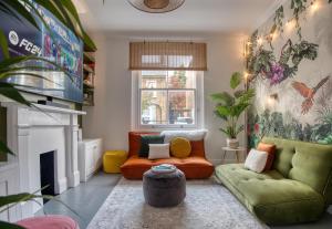 London Acton - hot tub, cinema, games & arcade