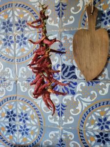 Antica casa eoliana con terrazza vista sul faro di Strombolicchio e giardino