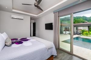 Contemporary Villa 3 BD 3BA Pool