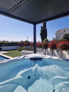 Brand new Villa Olivia 30m from the sea with heated pool and jacuzzi