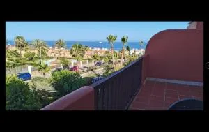 APARTAMENTO DUPLEX con piscinas y MARAVILLOSAS VISTAS AL MAR - Buenas Noches