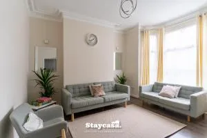 Pristine Residence With Driveway, Gym And, Cinema - 奇德尔