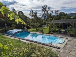 Schöne Wohnung mit Terrasse, Garten und-Pool