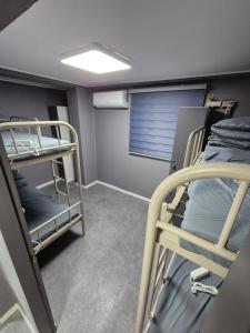 HAI GIƯỜNG ĐƠN (Twin)