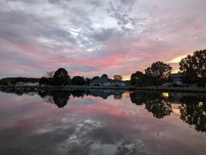 Relaxing Retreat on the Hudson