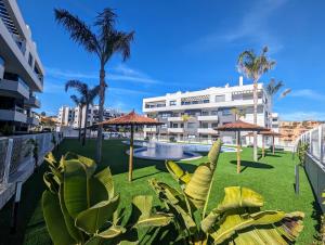 Poolside 2BR apartment Villamartin